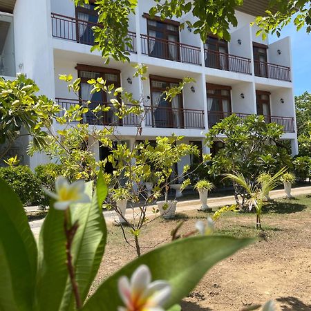 Amanda Beach Resort Passikudah 외부 사진